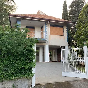 Casa vacanze La Di Flora Singola Monterosso Etneo, Fleri